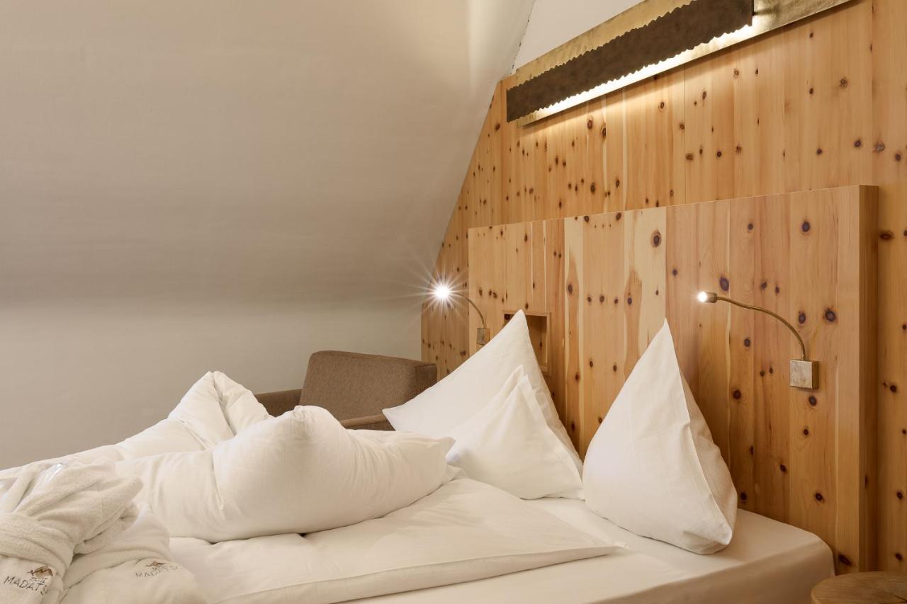 Hotel Madatsch Трафои Экстерьер фото