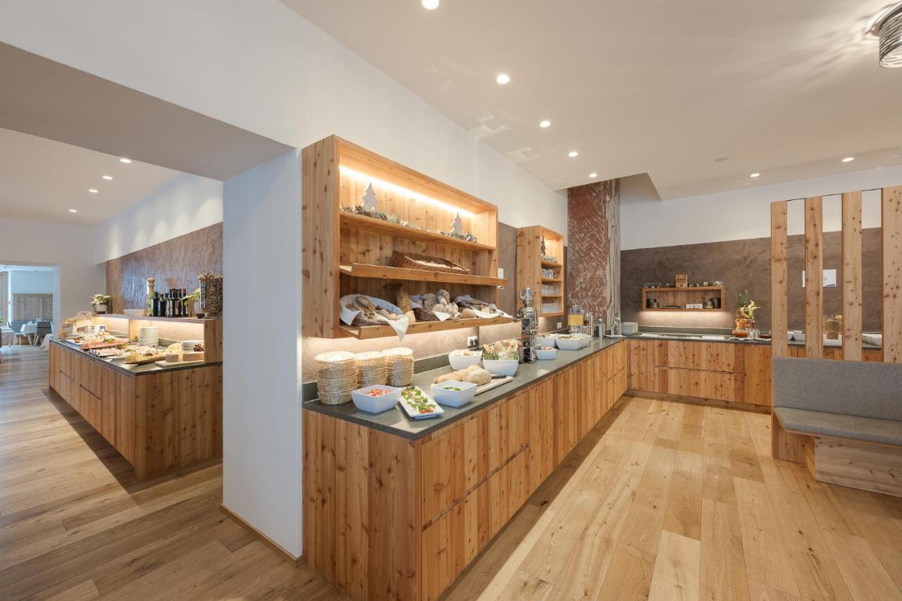 Hotel Madatsch Трафои Экстерьер фото