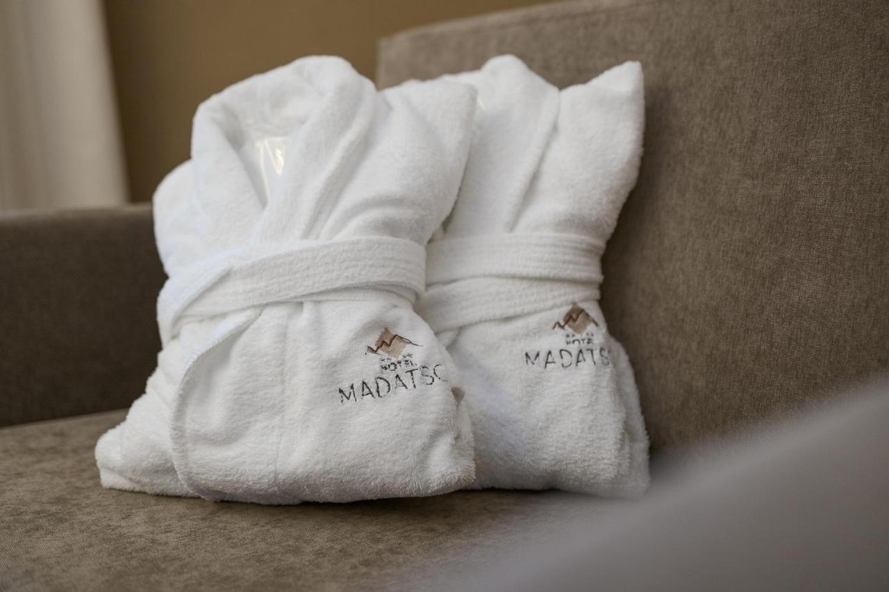 Hotel Madatsch Трафои Экстерьер фото