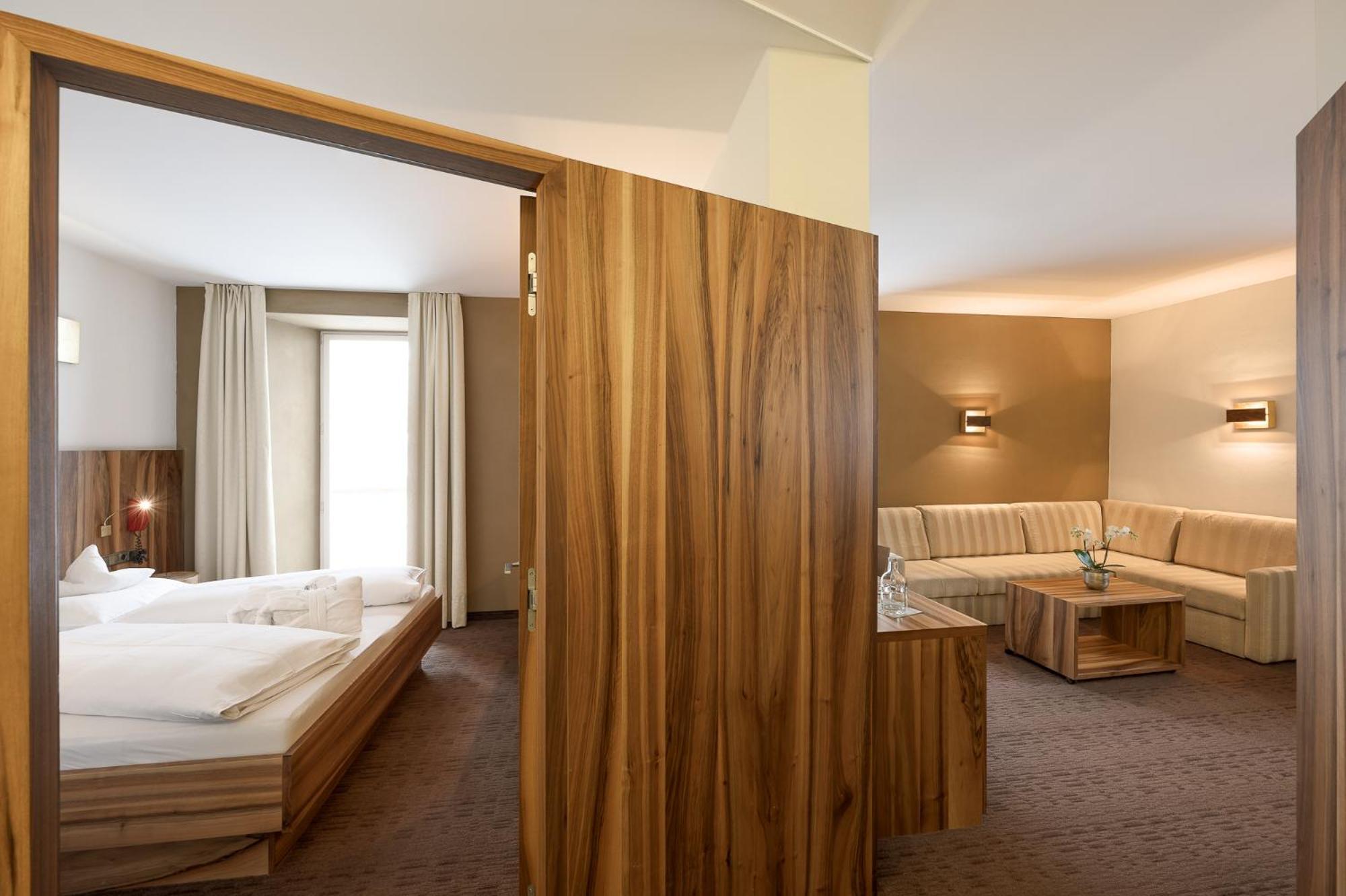 Hotel Madatsch Трафои Экстерьер фото