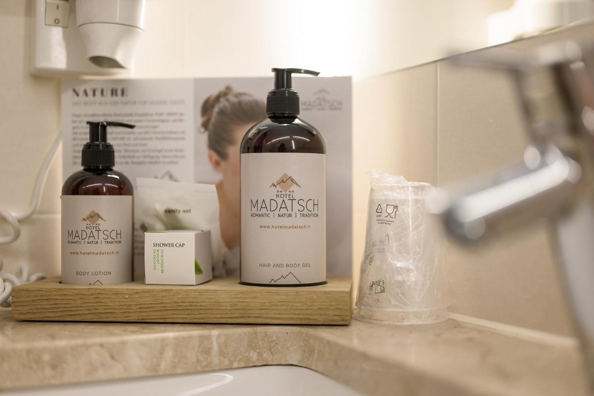 Hotel Madatsch Трафои Экстерьер фото