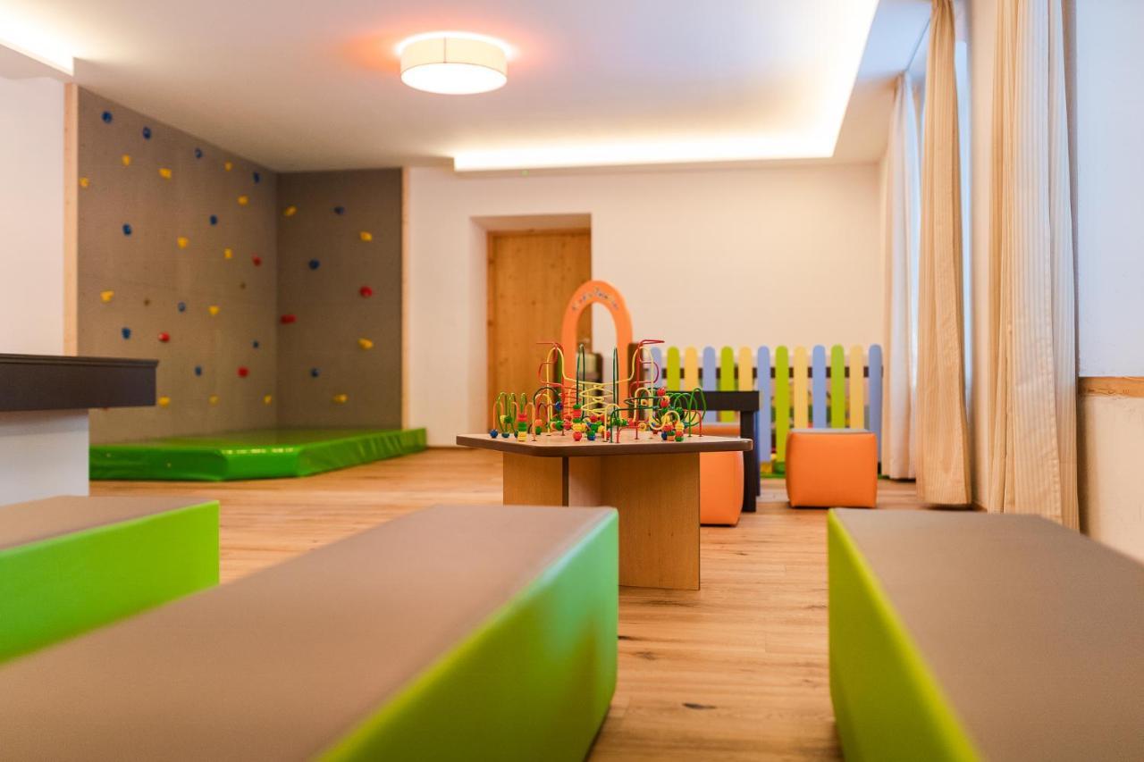 Hotel Madatsch Трафои Экстерьер фото