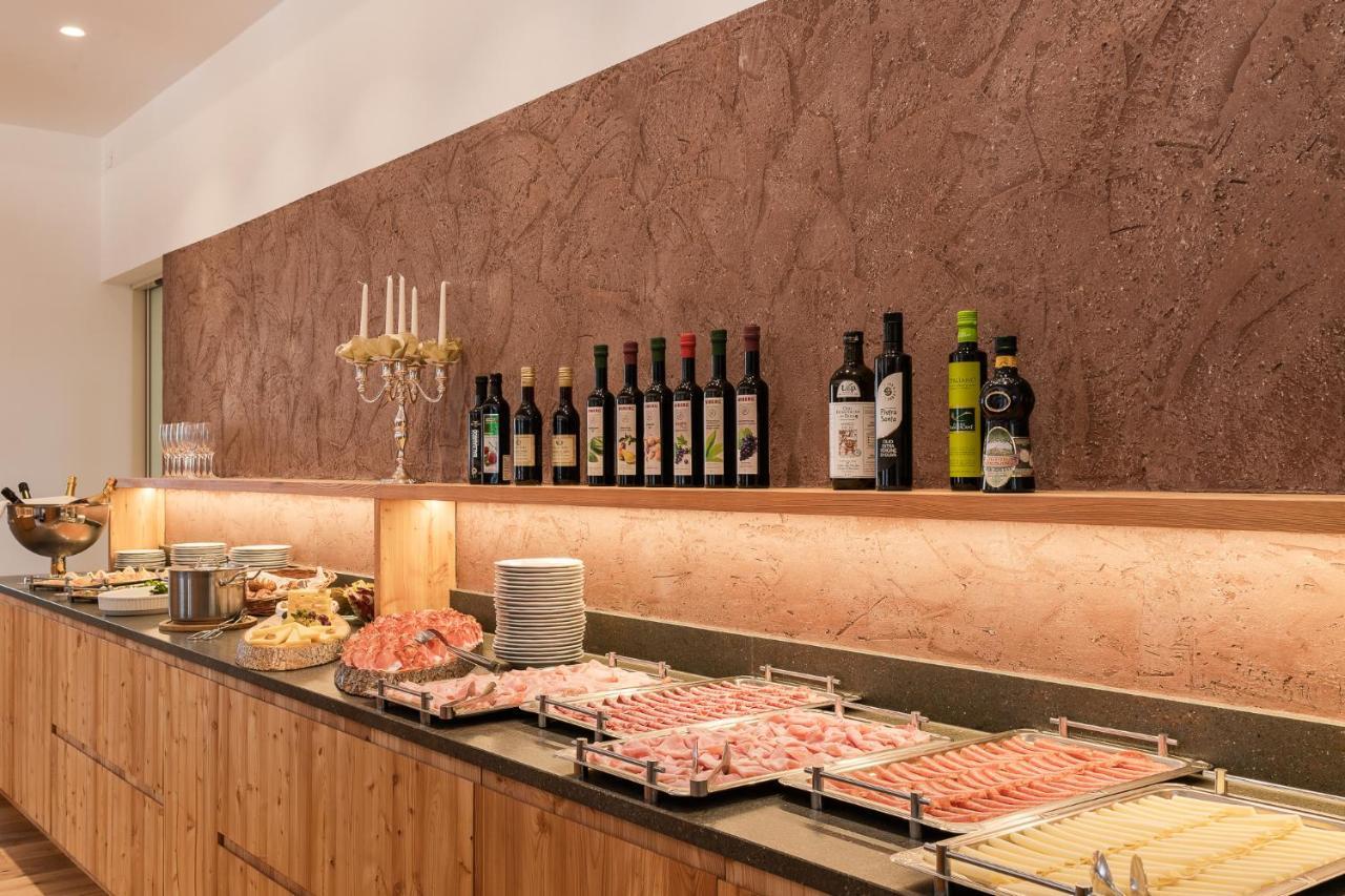 Hotel Madatsch Трафои Экстерьер фото